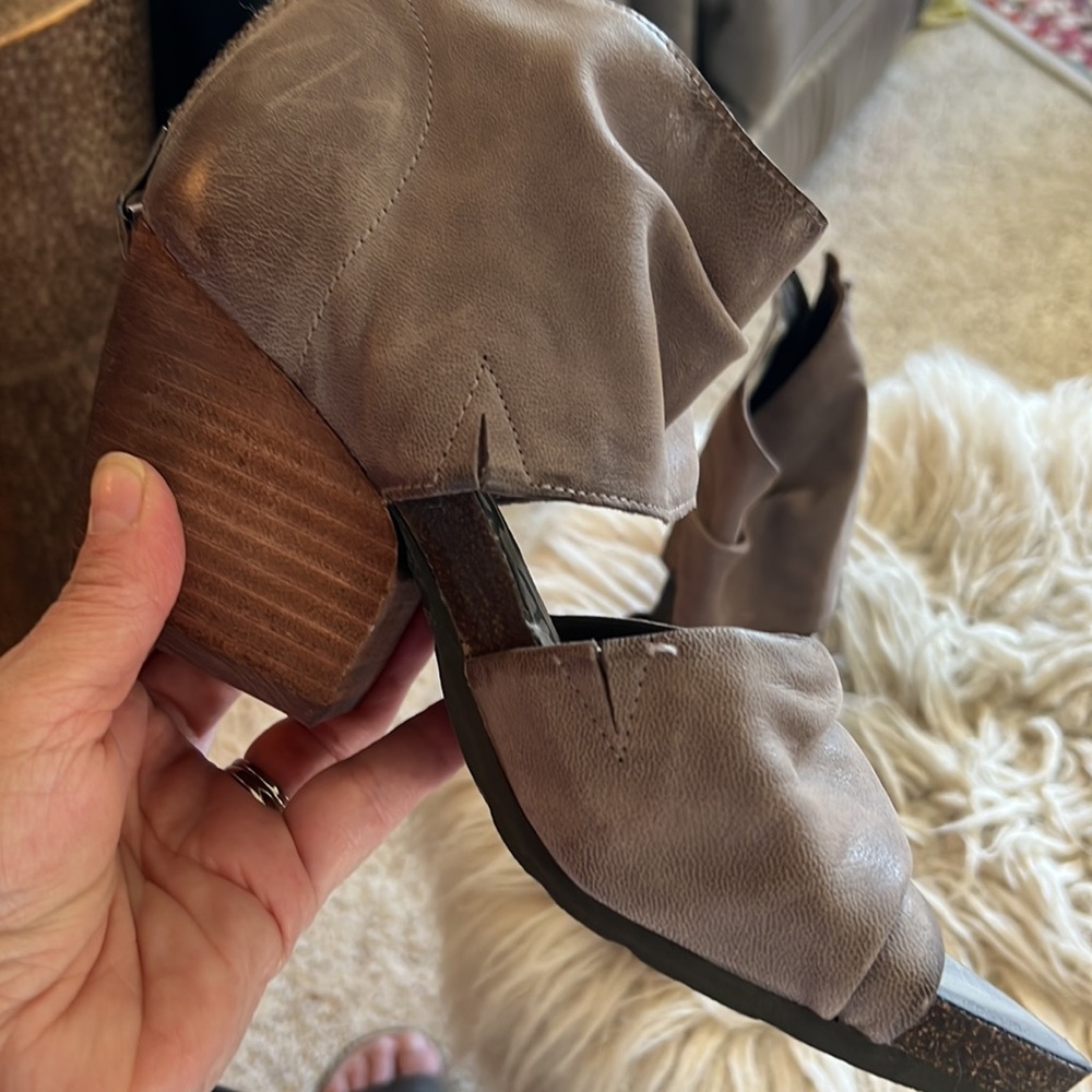 OTBT shoes NWOT. Made for comfort. Leather, well made. Good traction - Picture 10 of 13